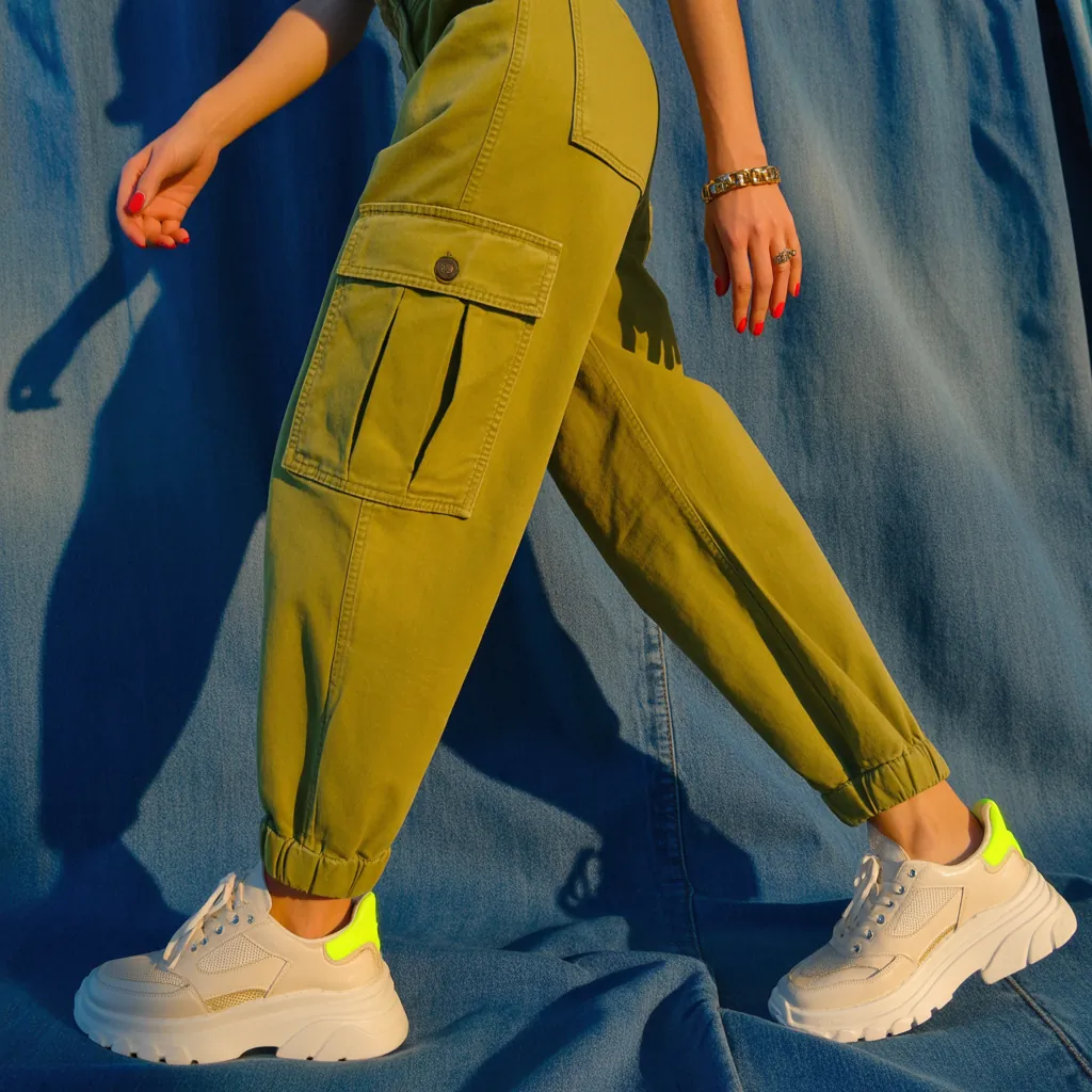 what shoes to wear with cargo pants